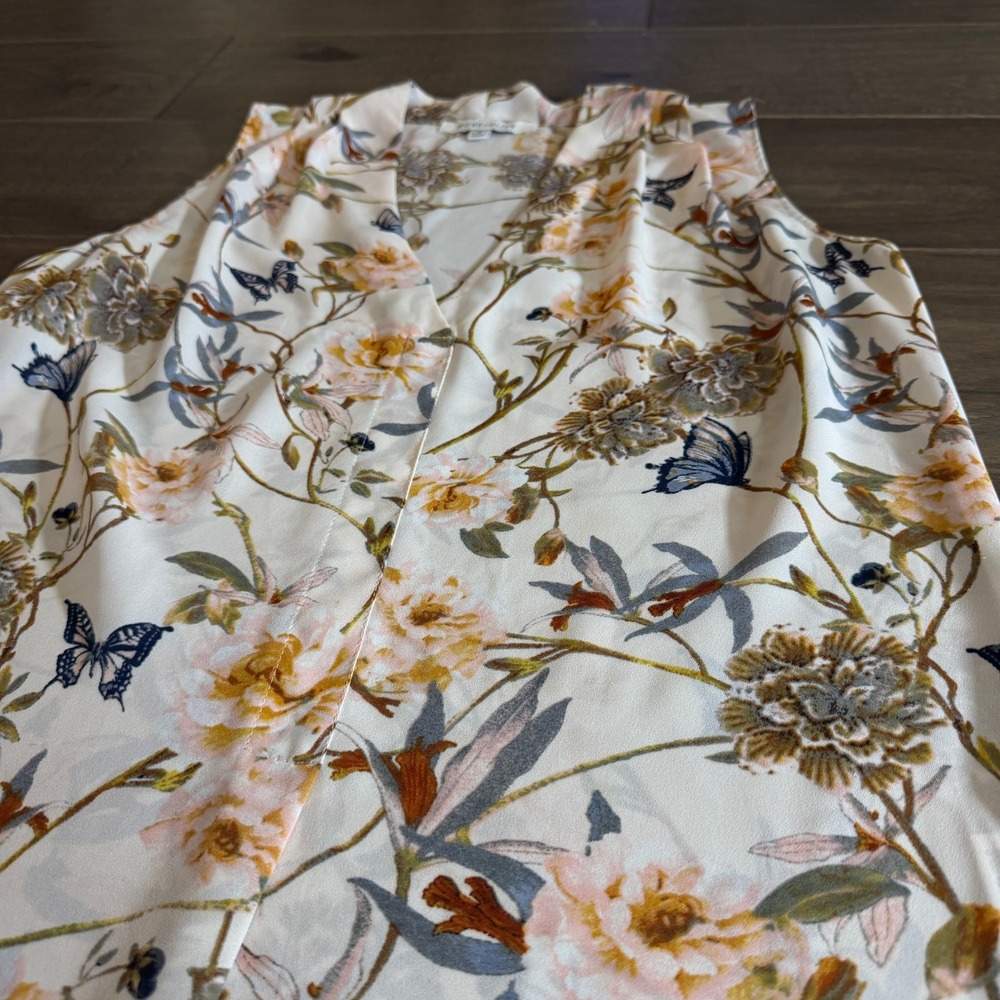 Rose + Olive Women Cream Floral Butterfly Sleeveless V-Neck Blouse Small - Picture 3 of 6